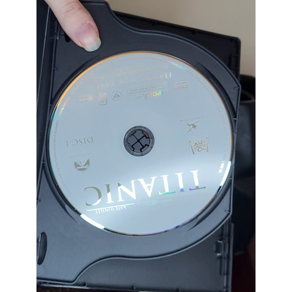 Titanic DVD 2 disc set Very good cond. - Picture 3 of 6